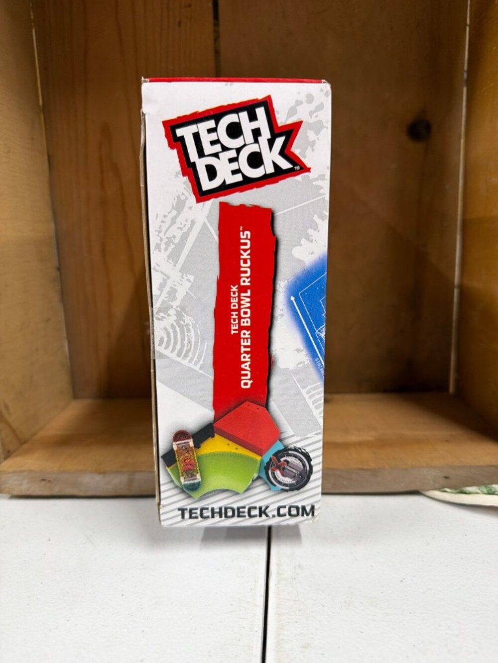 Tech Deck Quarter Bowl Ruckus Fingerboard Skatepark Set With Signature Board - Picture 4 of 12